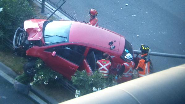 Dos personas lesionadas tras accidente en calle Kennedy en Santiago