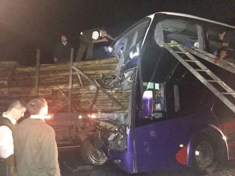 Máquina de Cóndor Bus y camión protagonizan accidente en San Carlos: 1 muerto y 26 heridos