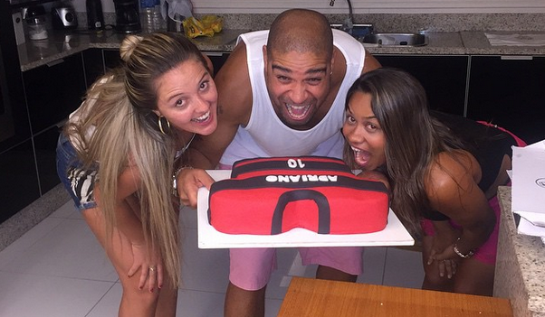 ¡Escándalo! Delantero brasileño tuvo fiesta sexual con 18 prostitutas