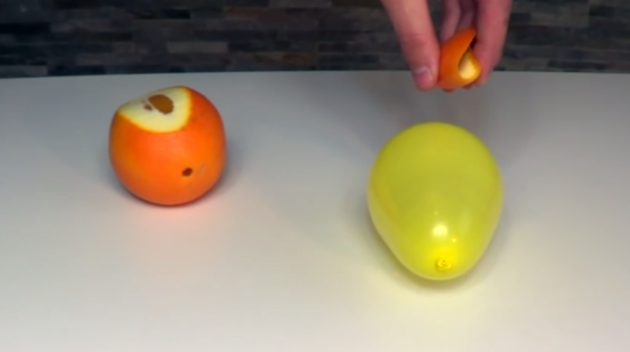 Intenta apretar una cáscara cerca de un globo: este fenómeno ocurre