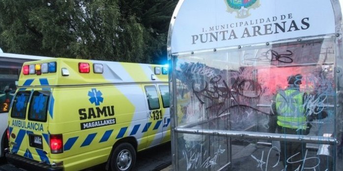 Encuentran a hombre ensangrentado en paradero de Punta Arenas: fue apuñalado