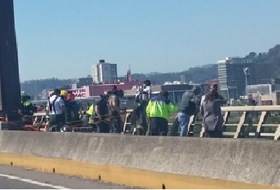 Concepción: Rescatan a hombre del río Bío Bío tras caer del Puente Llacolén