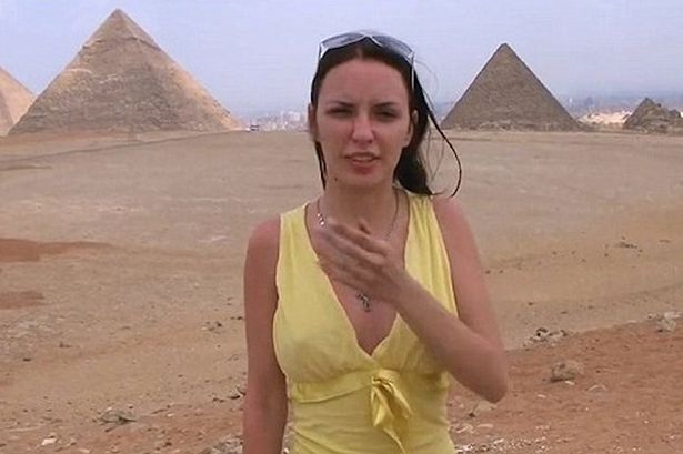 Polémica en Egipto: Actriz porno grabó escena hot frente a las Pirámides de Giza