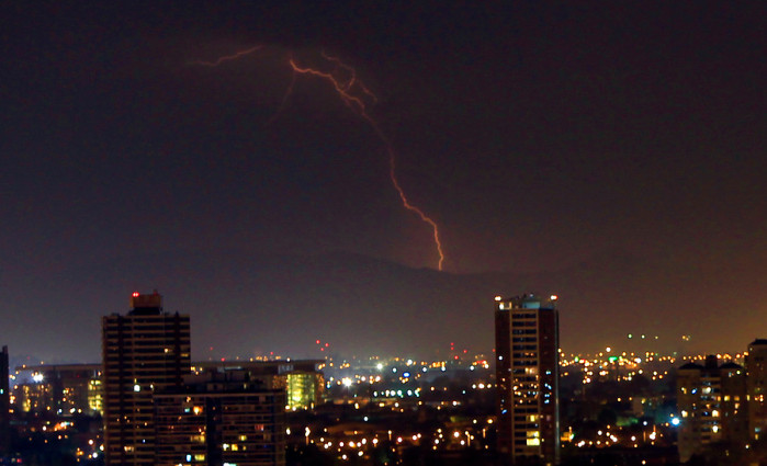 Avión de LAN fue impactado por rayo en las cercanías de Santiago