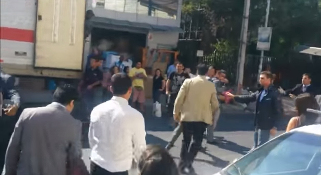 Pastor Soto protagoniza pelea a golpes a las afueras de Catedral Evangélica