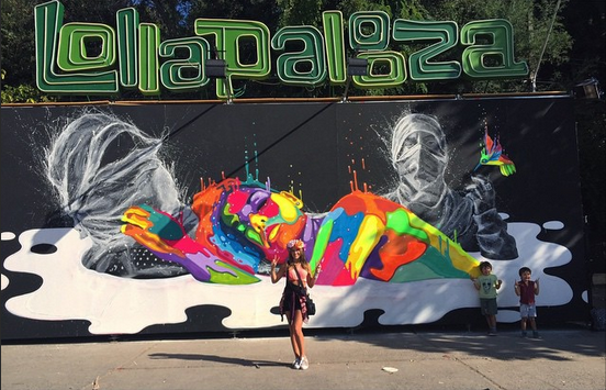 ¿Pasado de moda?: Cata Vallejos recibe burlas por accesorio que usó para ir a Lollapalooza