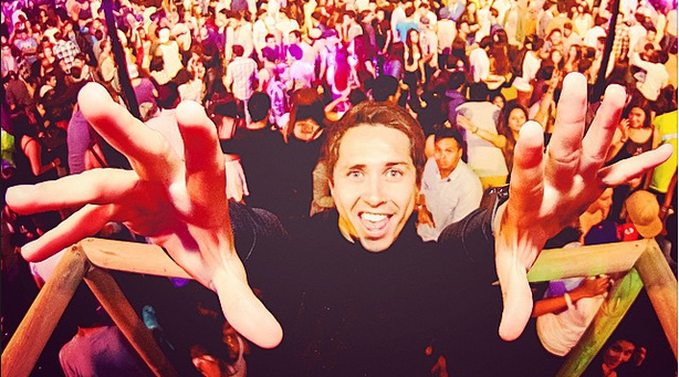 Con esta columna Karol 