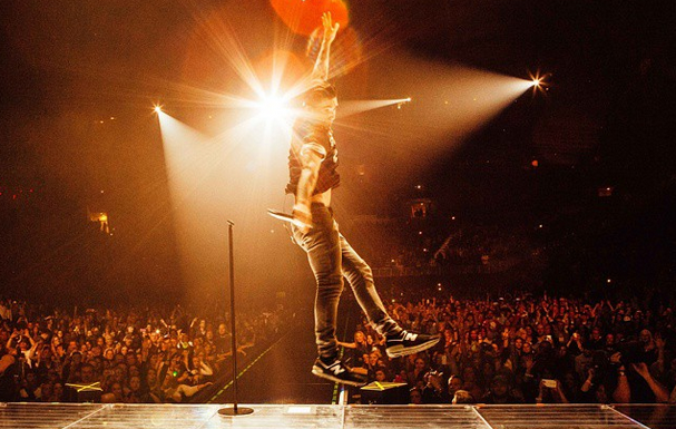 17 años: Así lucía en su adolescencia el vocalista de la banda 