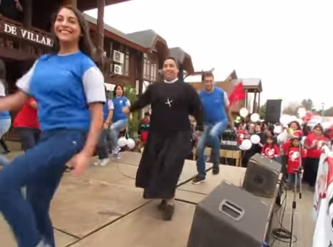 Monjita se luce bailando reggaeton en 