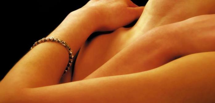 Hombres y porno: Estudio revela los beneficios sexuales de esta práctica