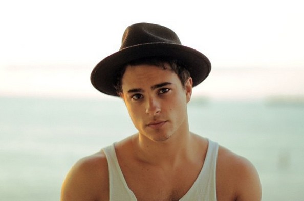 La acalorada foto de Augusto Schuster paseando por la costa de Miami