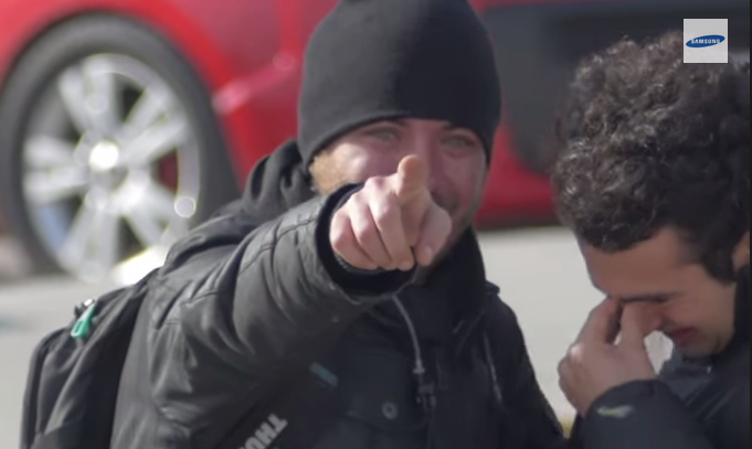 La emocionante sorpresa que vecinos de Estambul le dieron a un joven sordo