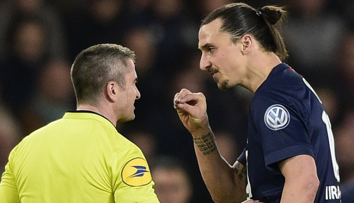 Ibrahimovic fue suspendido 4 fechas por insultar a árbitro y a Francia