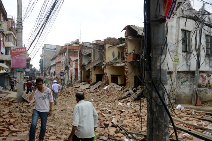 Terremoto de 7,8° de magnitud afectó a Nepal: Hay más de mil muertos