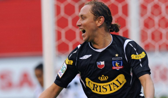 Arturo Vidal está feliz con el regalo que “Lucho” Mena le llevó a Italia