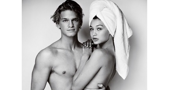 Famosos del mundo se destapan con osadas fotografías en toalla