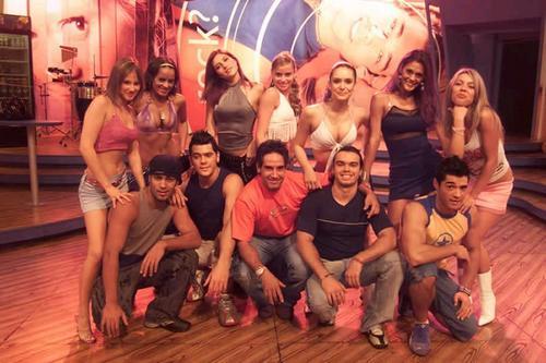 A esto se dedica hoy una de las chicas más sexys de Mekano