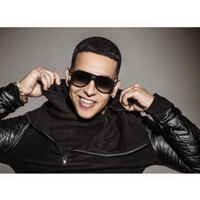 Postergan show de Daddy Yankee en el Movistar Arena
