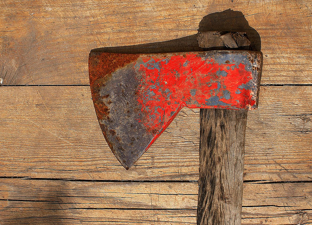 Experimento de profesor de Física termina en doloroso accidente en plena clase