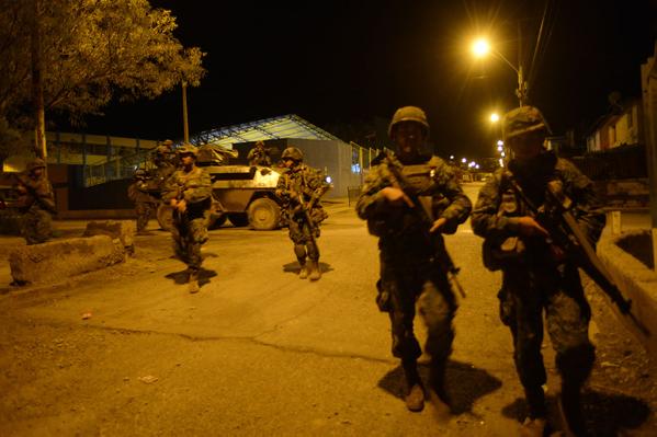 2 militares detenidos tras hallar a mujer herida cerca de Regimiento en Arica