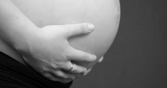 La polémica página que se burla de las mujeres que dan a luz por cesárea