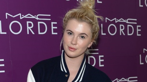 Los delicados semidesnudos de la hija de emblemática ex pareja de Hollywood