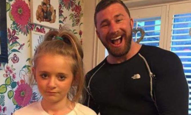 La desafiante polera que creó un papá para espantar a los 