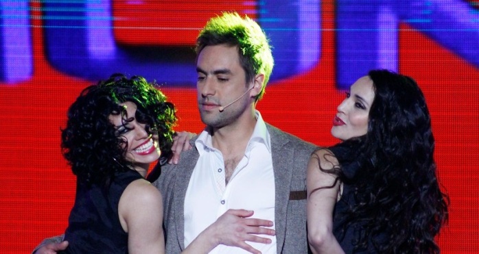 Álvaro Gómez muestra su particular corte de pelo usado en la infancia