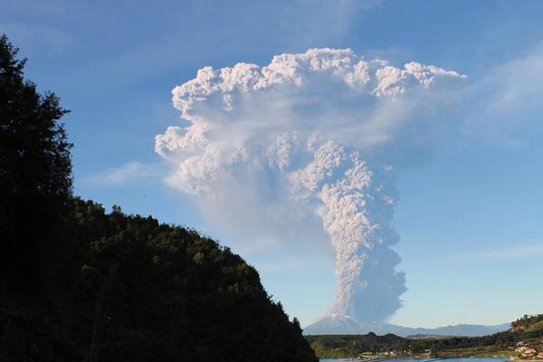Terrorífica foto del volcán Calbuco: ¡Fumarola parece un hombre gigante!