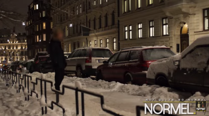 Crudo video revela cómo reacciona la gente ante la violación de una mujer en público