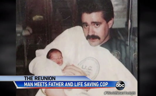 Policía se reencontró con el bebé que salvó de la basura 25 años atrás
