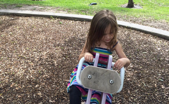 Retaron a esta niña por usar un vestido corto en la escuela: Así respondió su padre