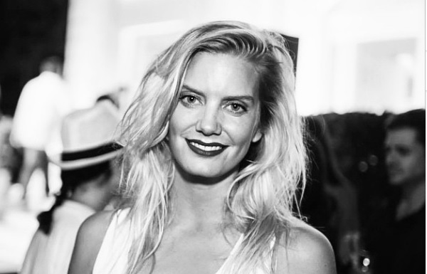 Escultural: El diminuto top con el que Javiera Acevedo sorprendió en Azotea Urbana