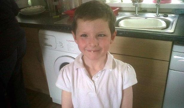 Niño inglés de 8 años fue encontrado ahorcado en su pieza tras pelea con su hermana