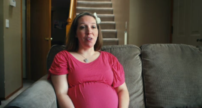 Las crudas fotos de inglesa cuyo cuerpo rechazó a los bebés en su vientre