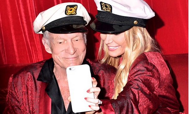 Hugh Hefner está de cumpleaños y lo celebró con esta sexy 