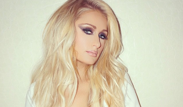 Paris Hilton se convierte en una polémica 'Barbie' para sesión de fotos