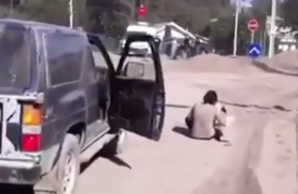 El emotivo reencuentro de una mujer con su perro tras erupción del Calbuco