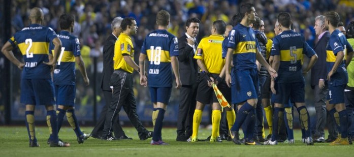 Los duros castigos para Boca tras incidentes en partido contra River Plate