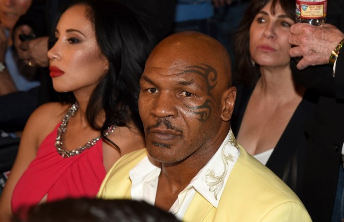 El “regalito” que recibió fan que molestó a Mike Tyson para tomarse selfie