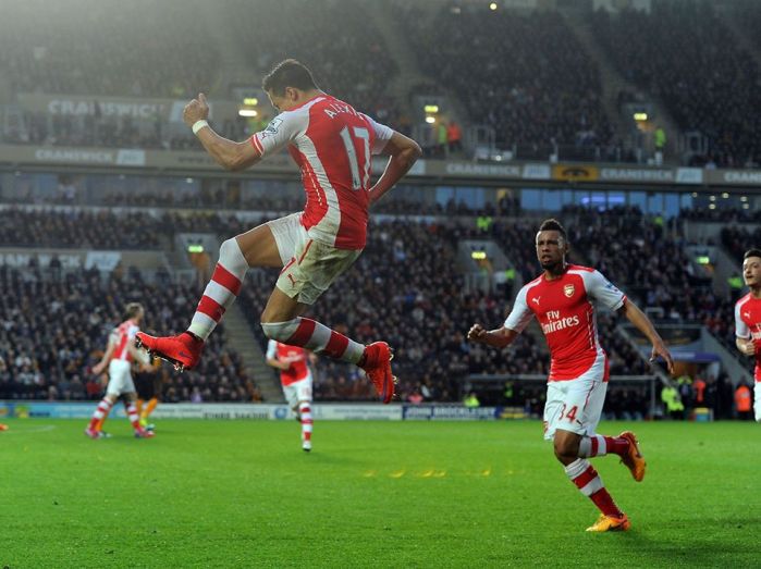 Arsenal ganó en Premier League con doblete de Alexis Sánchez