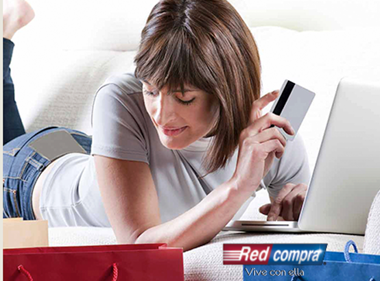 Usuarios denuncian caída del sistema Transbank y largas filas en cajeros