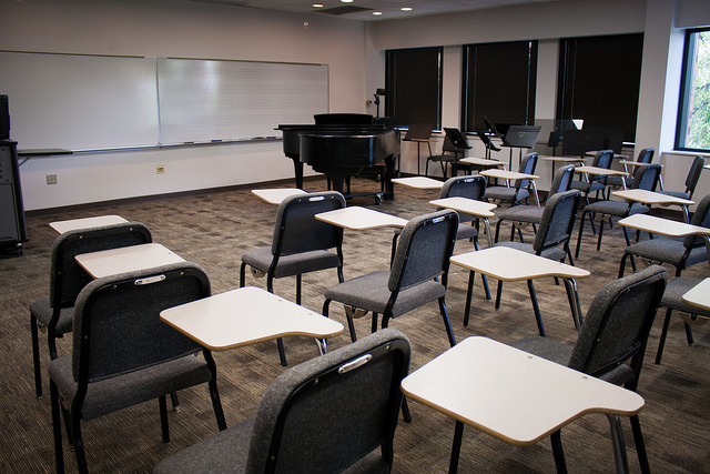 Las carreras con más y menos prestigio social en Chile, según estudiantes secundarios