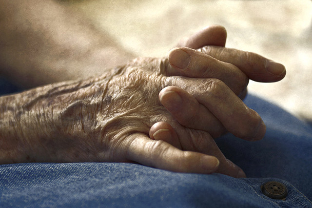 Buscan a hombre de 87 años desaparecido hace 5 días en Los Ríos: Tiene alzheimer