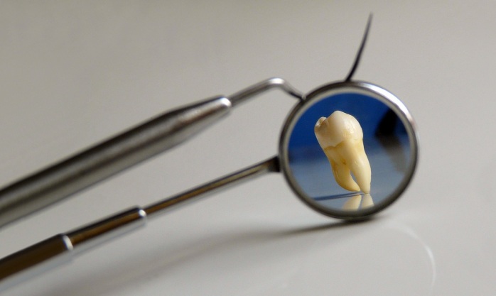 Neozelandés le sacaba los dientes a mujeres durante el sexo: Se declaró culpable