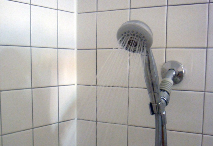 Padres querían saber por qué su hijo tardaba en la ducha: Esto descubrieron