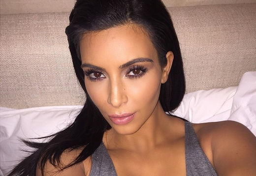 Kim Kardashian adelanta infartantes fotos en ropa interior de su libro de selfies