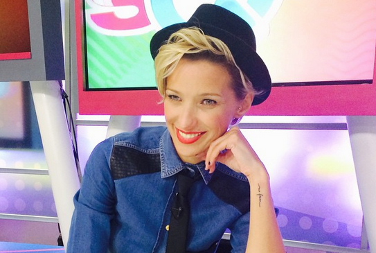 El provocativo gesto de Claudia Schmitd en plena trasmisión de 