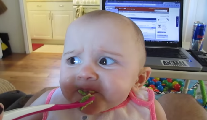 Bebé comió palta por primera vez en su vida: Esta fue su cómica reacción