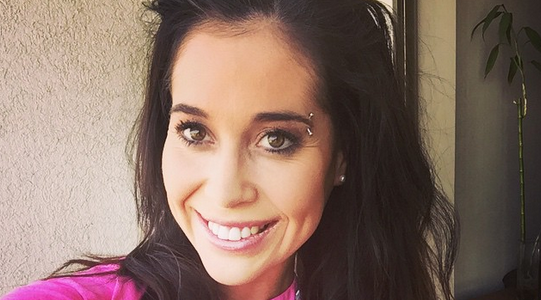 Con apasionada foto Vale Roth confirmó que volvió con su ex pololo